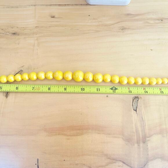 Vintage Iridescent Yellow Graduated Plastic Beaded Necklace Bead Retro 60s - Picture 6 of 6